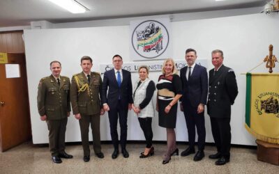 LŠS vado pavaduotojas plk. ltn. Gediminas Latvys susitinka su išeivijos šauliais JAV