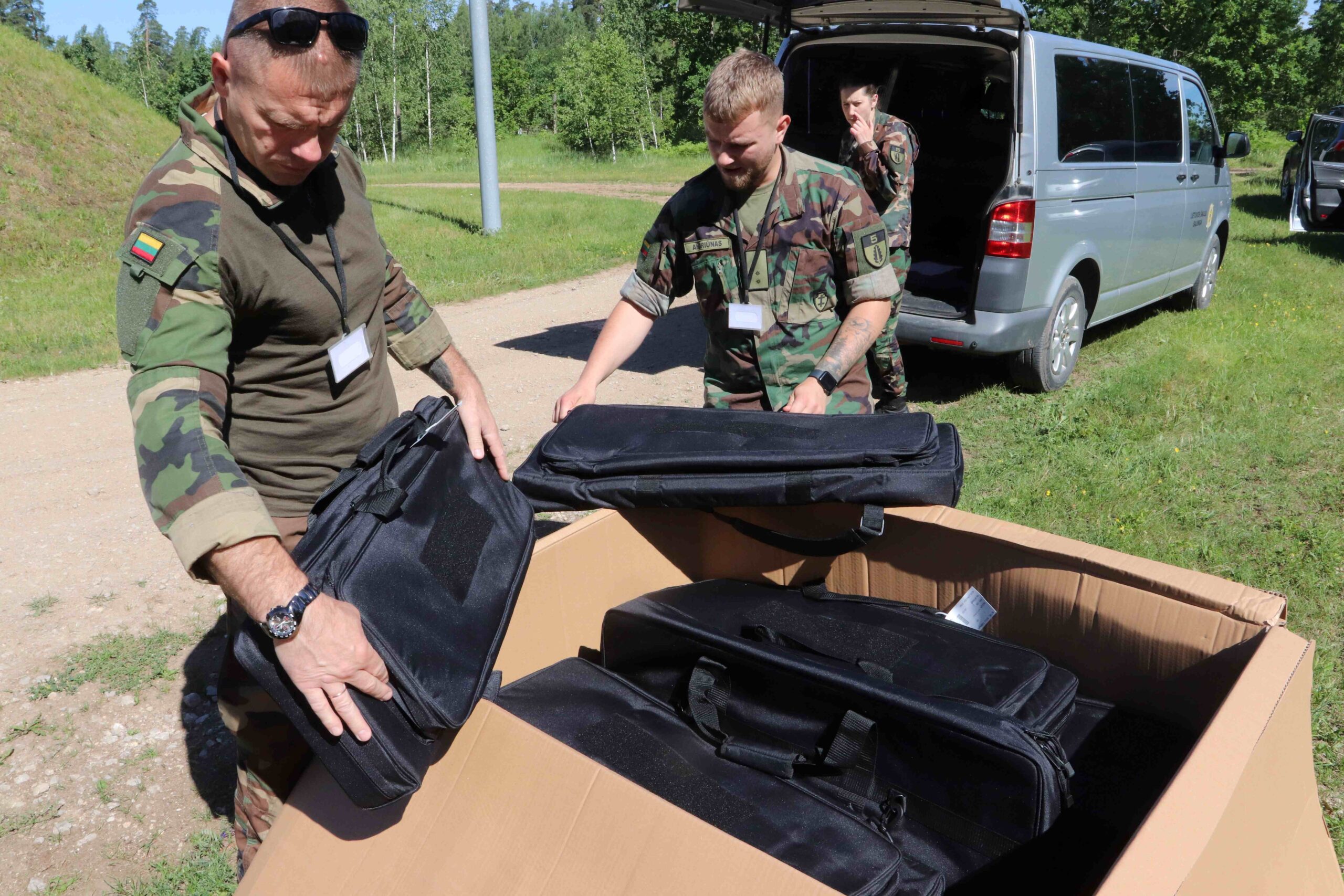 Šauliams nupirkta ir perduota 1,5 tūkst. šturmo karabinų