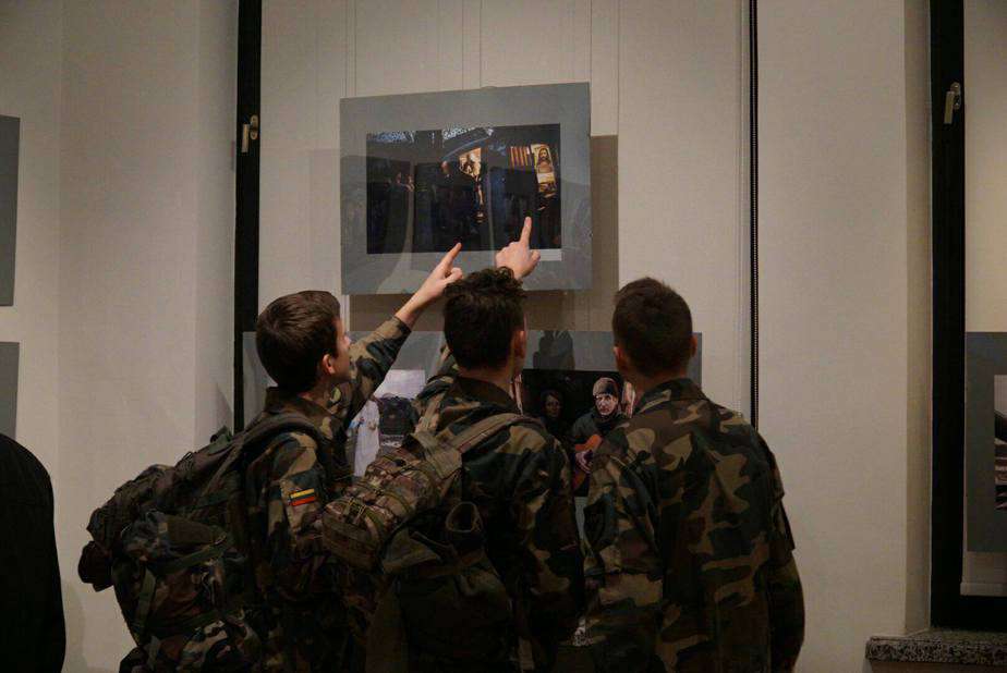 Jurijaus Veličkos paroda Vytauto Didžiojo karo muziejuje. Nuotrauka iš Gyvenimas ant nulinės ribos projekto archyvo